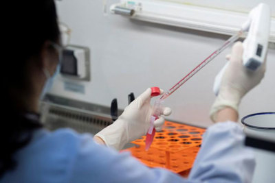 Trung Quốc cho phép thử nghiệm lâm sàng 2 vaccine chống bệnh Covid-19
