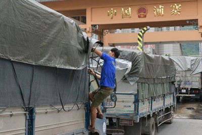 500 xe nông sản Việt Nam bị 'tắc' ở cửa khẩu Tân Thanh