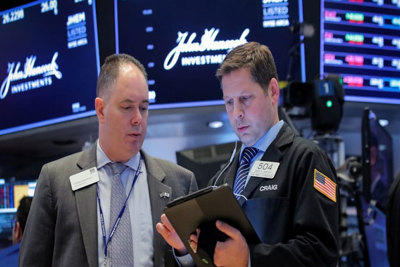Dow Jones “bay” gần 400 điểm do căng thẳng địa chính trị và lo ngại suy thoái