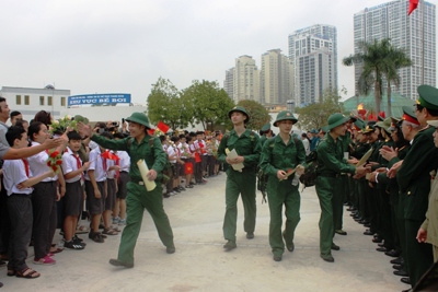 Quận Thanh Xuân: 70 thanh niên ưu tú lên đường nhập ngũ