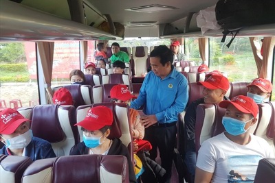 6 chuyến xe công đoàn đưa công nhân ở Quảng Nam về quê đón Tết