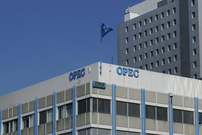 OPEC sắp đưa ra quyết định tiếp tục cắt giảm sản xuất dầu mỏ
