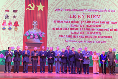 Quận Bắc Từ Liêm trao Huy hiệu Đảng cho 236 đảng viên