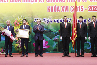 Ban Nội chính Thành ủy Hà Nội đón nhận Huân chương Lao động hạng Ba