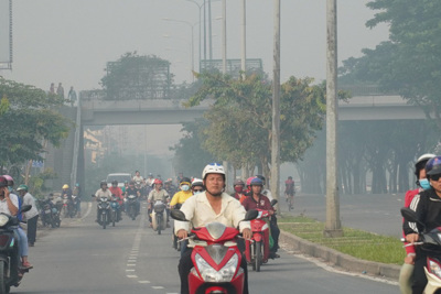 Sương mù tiếp tục che phủ TP Hồ Chí Minh