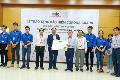 Tặng gần 25 tỷ đồng bảo hiểm Corona Guard cho sinh viên Đại học Y Hà Nội