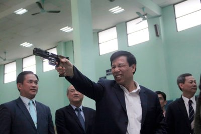 Bộ trưởng Nguyễn Ngọc Thiện bắn súng khai xuân tại Trung tâm Huấn luyện Thể thao quốc gia