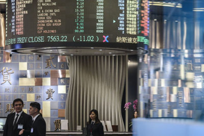 Cổ phiếu châu Á giảm mạnh khi kinh tế Trung Quốc tăng trưởng yếu nhất trong 27 năm