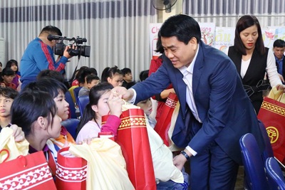 Chủ tịch Nguyễn Đức Chung thăm Trung tâm Nuôi dưỡng trẻ khuyết tật
