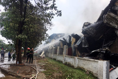 Đã khống chế được đám cháy tại KCN Sài Đồng, không có thiệt hại về người