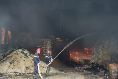 Hải Phòng: Cháy lớn thiêu rụi hàng ngàn mét vuông nhà xưởng