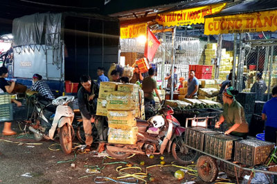 Lập lại trật tự tại chợ Long Biên sau biến cố “bảo kê”