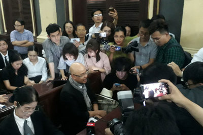 Tạm dừng phiên tòa xử vụ ly hôn của vợ chồng chủ cà phê Trung Nguyên