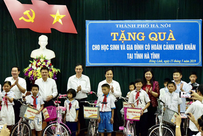 Đoàn công tác TP Hà Nội thăm, làm việc tại tỉnh Hà Tĩnh