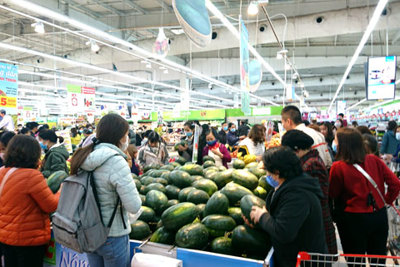 Phòng chống dịch nCoV, người dân tích cực mua hàng trong siêu thị