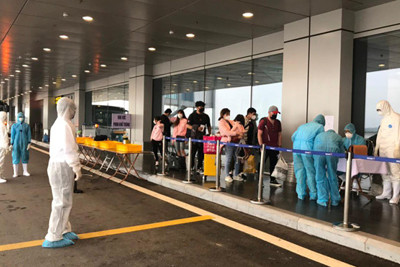 Cách ly y tế 229 hành khách từ Hàn Quốc về sân bay Vân Đồn