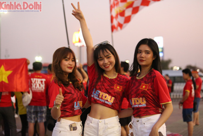 [Ảnh] Cổ động viên Việt Nam đến sớm, "đặt cửa" đội nhà thắng U23 Jordan