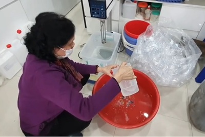 Khẩu trang y tế vẫn khan hàng, xử phạt 1 cơ sở sản xuất "chui" nước rửa tay khô