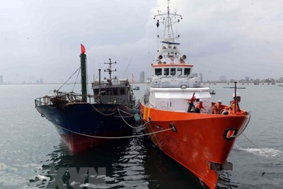 Bộ Tư lệnh Vùng Cảnh sát biển 3 cứu thành công 9 ngư dân gặp nạn