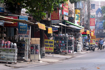 Thị trấn Vân Đình, huyện Ứng Hòa: Tiểu thương đua nhau chiếm dụng vỉa hè