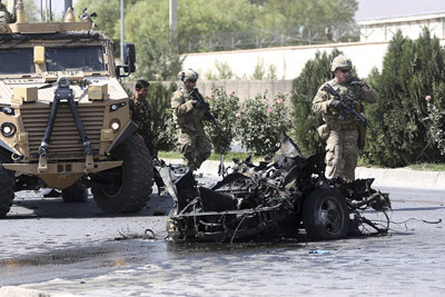 Phái đoàn Mỹ đột ngột bị tấn công liều chết ở Afghanistan