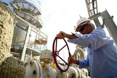 Mối lo nguồn cung tại Iran tiếp tục hỗ trợ giá dầu tăng mạnh