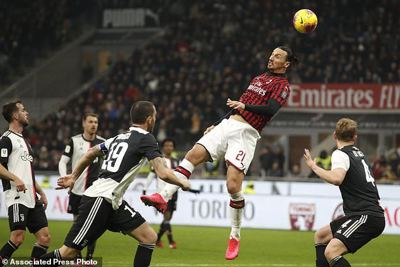 Ronaldo giúp Juventus thoát thua trên AC Milan