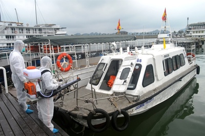 Quảng Ninh: Cách ly hành khách đi cùng chuyến bay với bệnh nhân thứ 17 nhiễm Covid