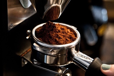 Nhuộm cà phê bằng lõi pin: Vô cùng nguy hại