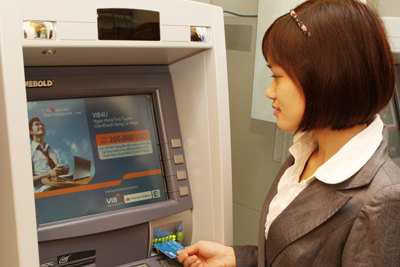 Hạn mức rút tiền thẻ tín dụng: Có nên khống chế?