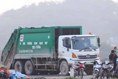 Hà Nội: Người dân đã dỡ lều bạt, phương tiện vận chuyển rác hoạt động trở lại