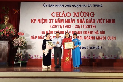 Quận Hai Bà Trưng: Biểu dương, tri ân nhiều thầy cô giáo, cán bộ quản lý ngành giáo dục đào tạo