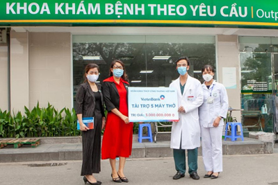 VietinBank tài trợ 5 máy trợ thở trị giá 3 tỷ đồng cho Bệnh viện Bạch Mai