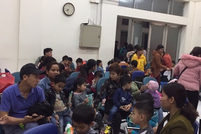 Thêm hơn 350 trẻ ở Bắc Ninh về Hà Nội xét nghiệm sau khi ăn thịt bẩn ở trường