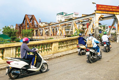 Chuyện lạ giao thông trên cầu Long Biên