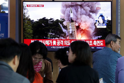 Thủ tướng Nhật Bản Abe chỉ trích mạnh mẽ các vụ phóng tên lửa mới nhất của Triều Tiên