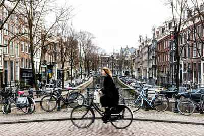 Chẳng cần cấm đường, Amsterdam vẫn hạn chế được ô tô