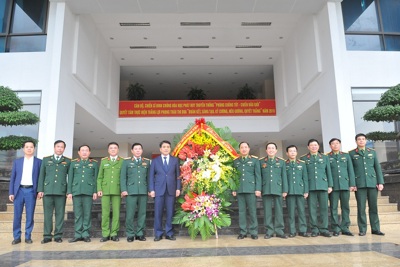 Chủ tịch UBND TP thăm, chúc mừng Bộ Tư lệnh Hoá học nhân dịp 75 năm Ngày thành lập QĐND Việt Nam