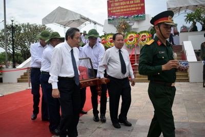 Quảng Bình đón hài cốt liệt sĩ quân tình nguyện hi sinh tại Lào
