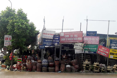 Tràn lan vi phạm trật tự đô thị trên đường Nguyễn Xiển