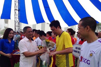 16 đội tham gia giải bóng đá quận Thanh Xuân