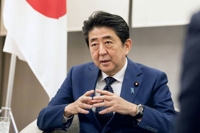 Thủ tướng Nhật Abe lại vướng bê bối mới về thống kê kinh tế