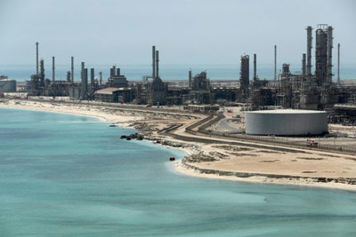 Giá dầu sẽ nhảy vọt 15-20 USD/thùng nếu Iran phong tỏa Eo biển Hormuz