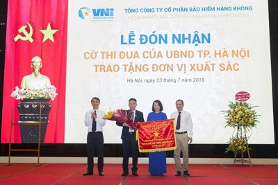 Tổng Công ty Bảo hiểm Hàng không đón nhận Cờ Thi đua của UBND TP Hà Nội
