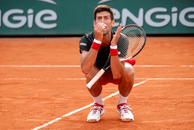Djokovic bị loại trước đối thủ vô danh ở tứ kết Roland Garros 2018