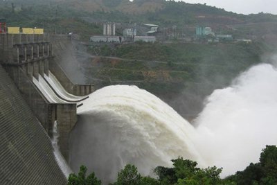 Thủy điện Hòa Bình, Sơn La mở một cửa xả lũ trong sáng nay