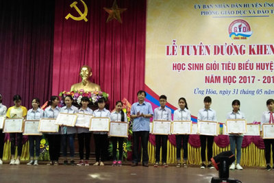 Huyện Ứng Hòa tuyên dương 213 học sinh giỏi tiêu biểu