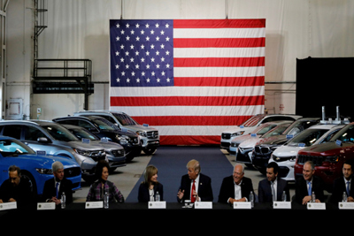 Tổng thống Trump yêu cầu xem xét đánh thuế ôtô nhập khẩu