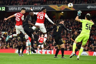 Europa League:  Arsenal, Man Utd thắng nghẹt thở