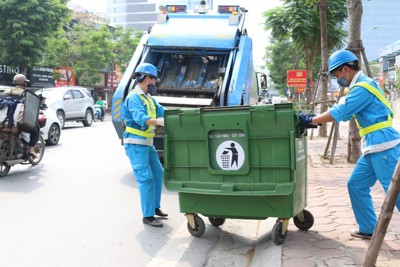 Hà Nội: Đảm bảo vận chuyển toàn bộ rác phát sinh trong ngày về khu xử lý dịp Tết